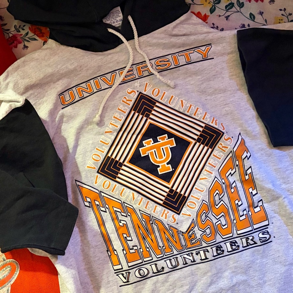 Vintage Tennessee Volunteers - Hooded T-Shirt